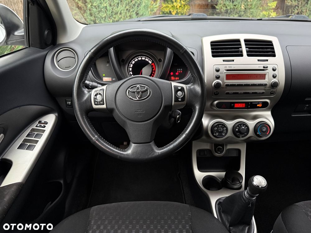 Toyota Urban Cruiser 1.33 4x2 Town - 28
