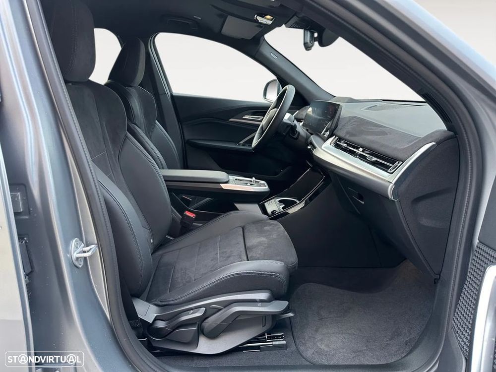 BMW iX2 eDrive20 Pack Desportivo M - 14