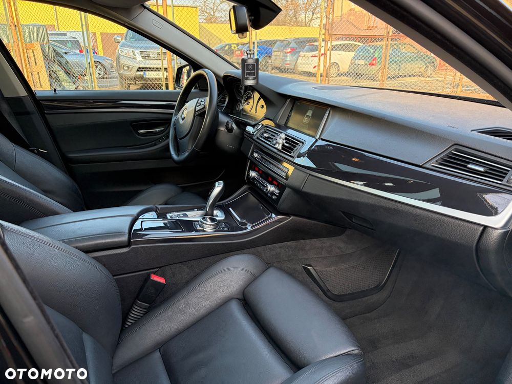 BMW Seria 5 520d xDrive - 16