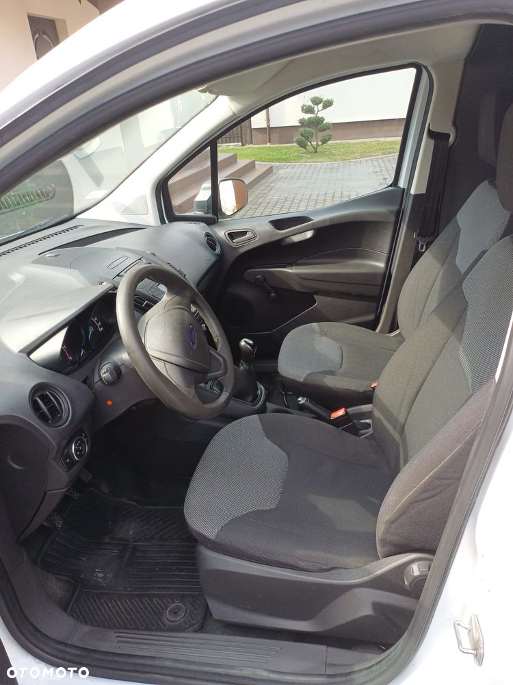 Ford Transit Courier - 12