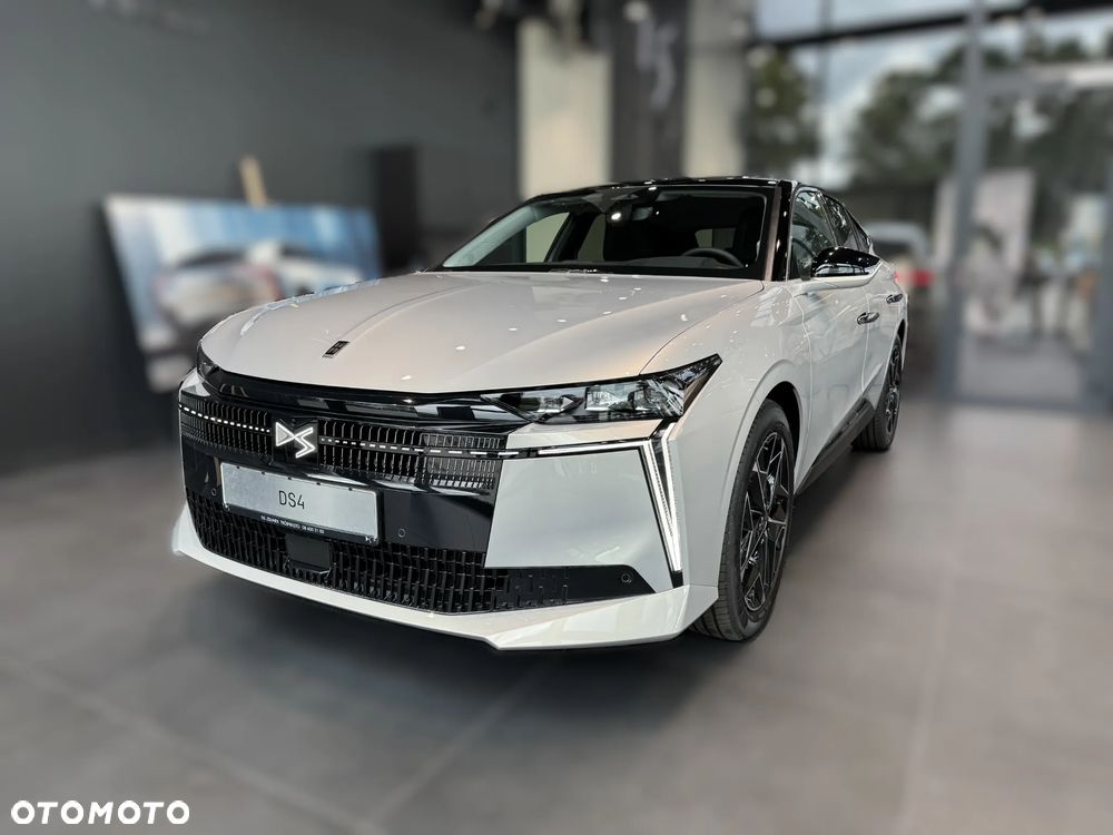 DS Automobiles N°4 1.2 mHEV Étoile Alcantara eDCS6 - 3
