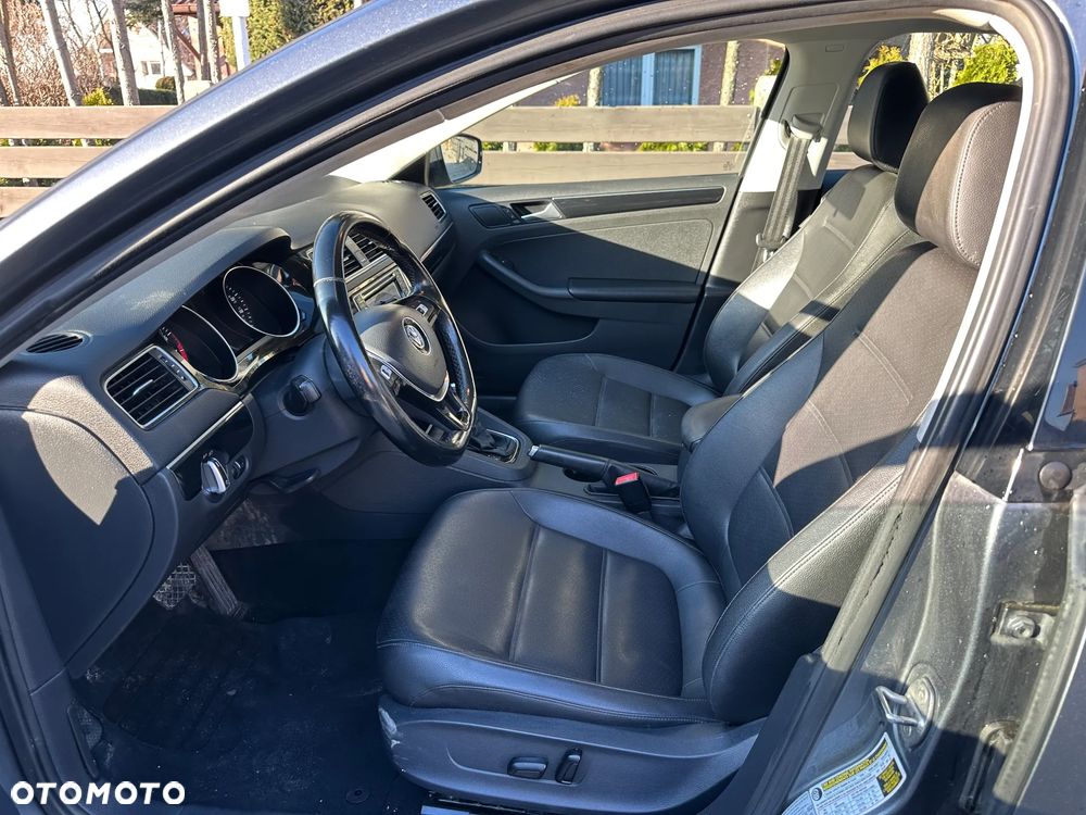 Volkswagen Jetta - 15