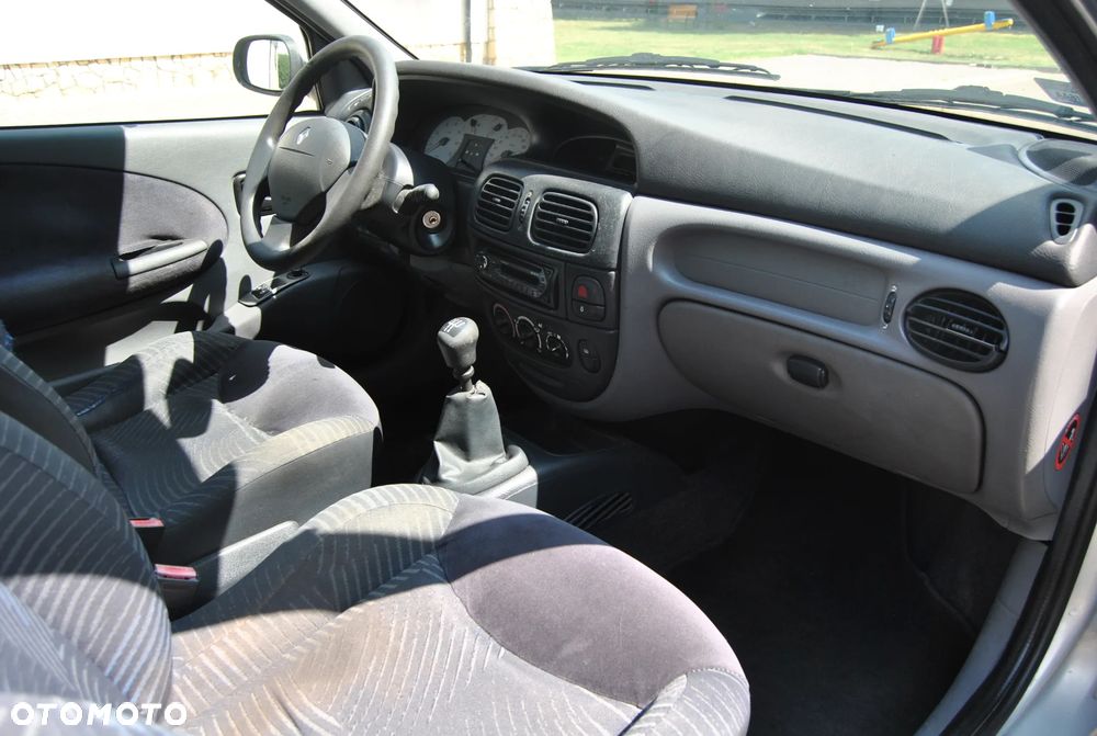 Renault Megane 1.6 - 6