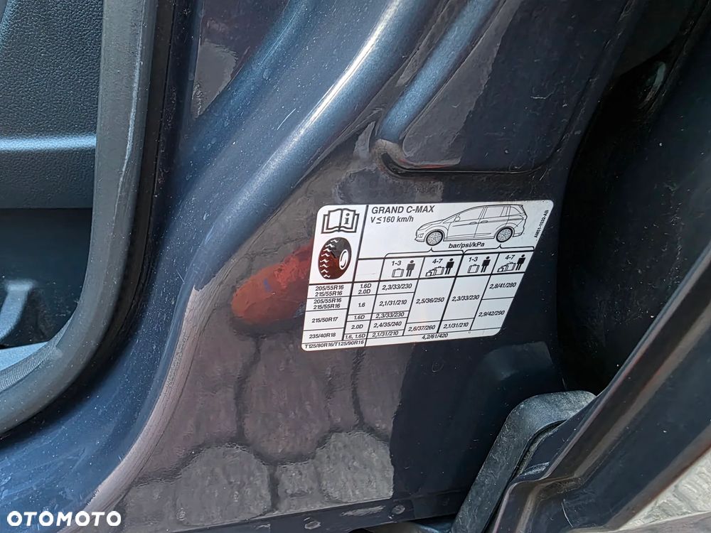 Ford Grand C-MAX - 27