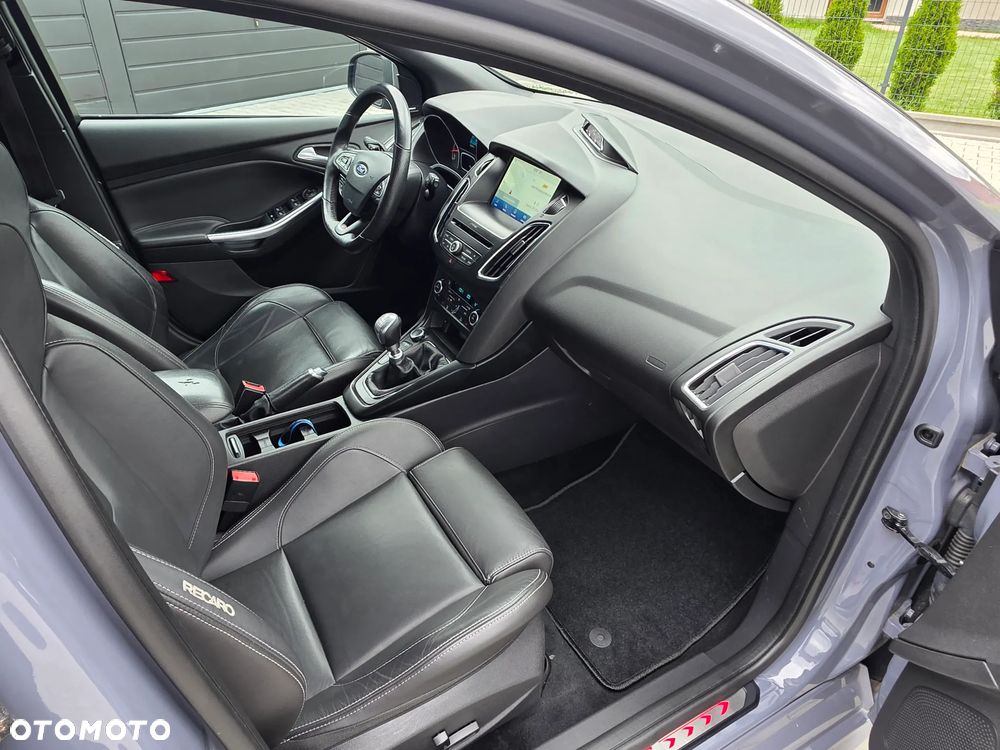 Ford Focus 2.0 EcoBoost ST mit Leder-Exclusiv-Paket - 11