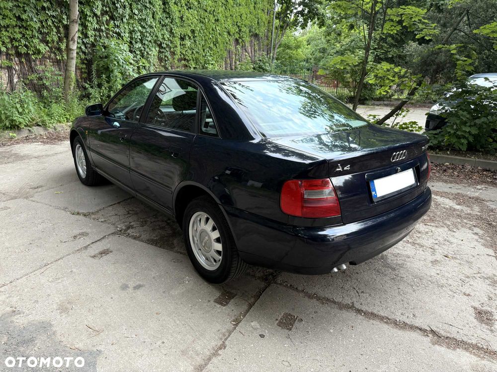 Audi A4 Limousine - 5