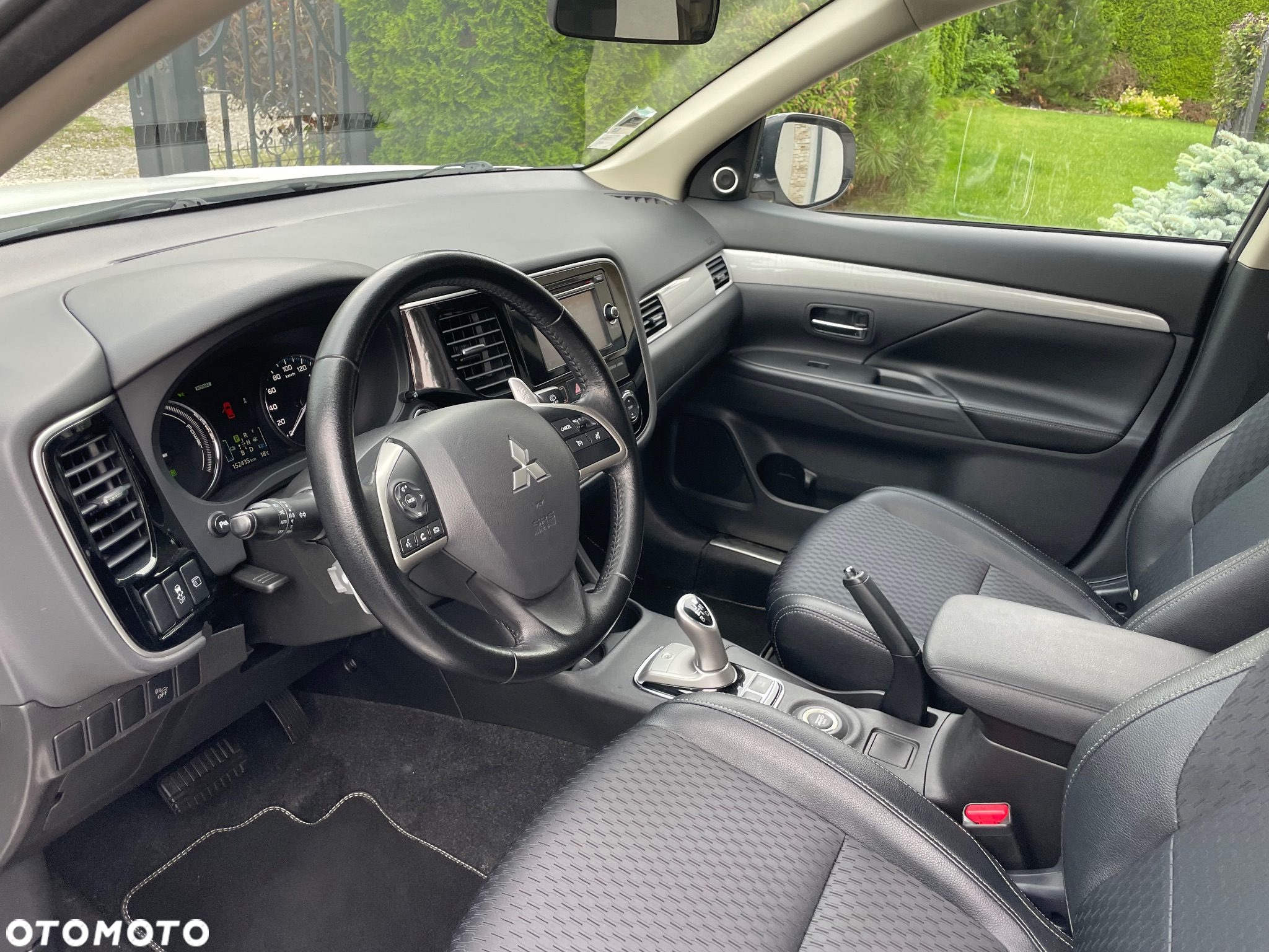 Mitsubishi Outlander 2.0 4WD Plug-In Hybrid - 9