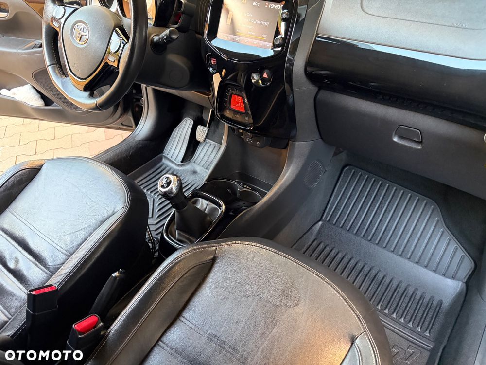 Toyota Aygo x-clusiv - 13