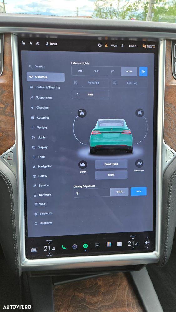 Tesla Model X - 13
