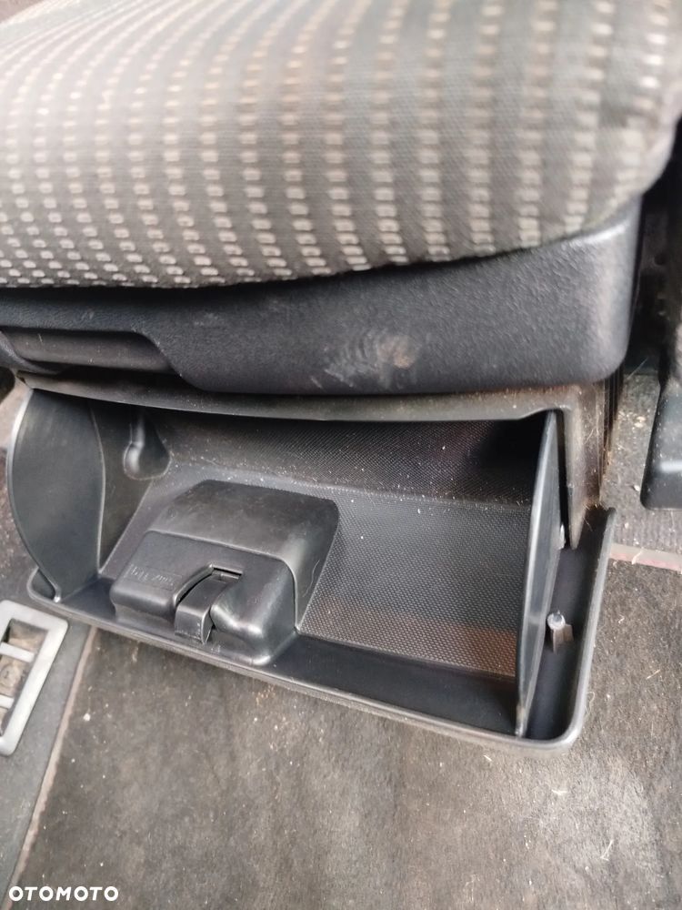 Audi A4 B7 komplet foteli - 2