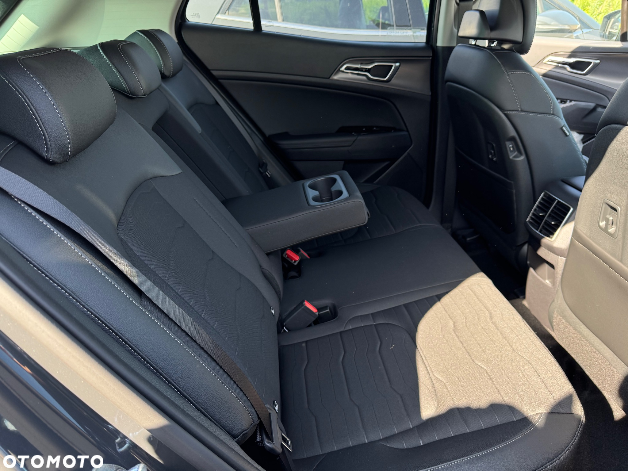 Kia Sportage 1.6 T-GDI HEV Business Line 2WD - 4