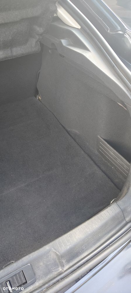 Renault Laguna 2.0 dCi GT ESM - 13