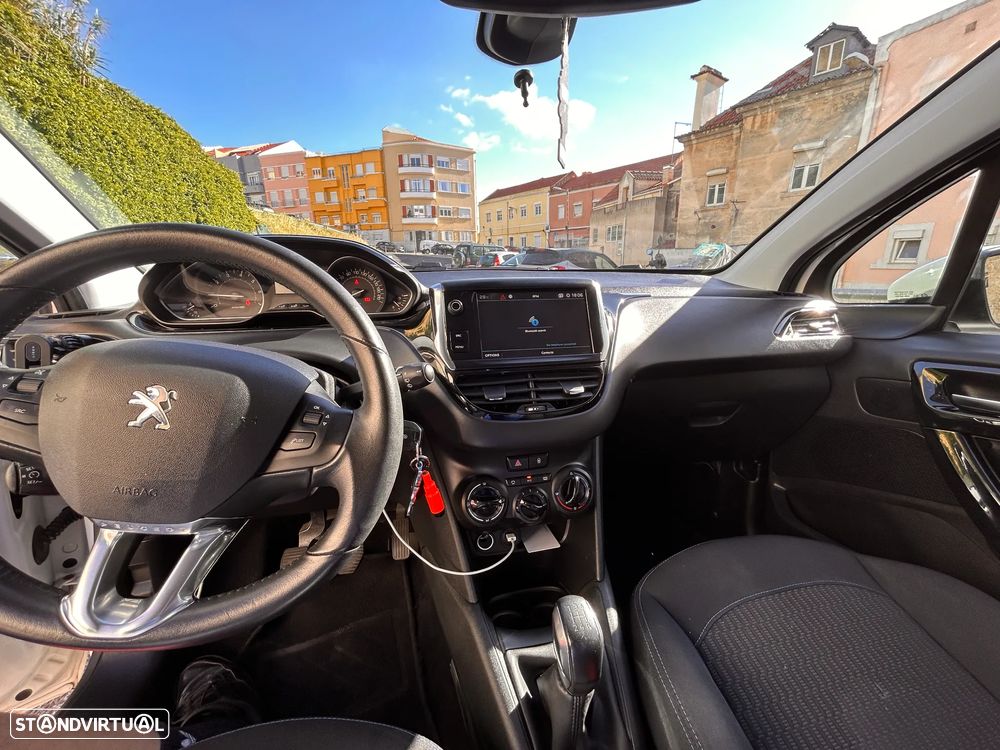 Peugeot 208 1.2 PureTech Signature - 6