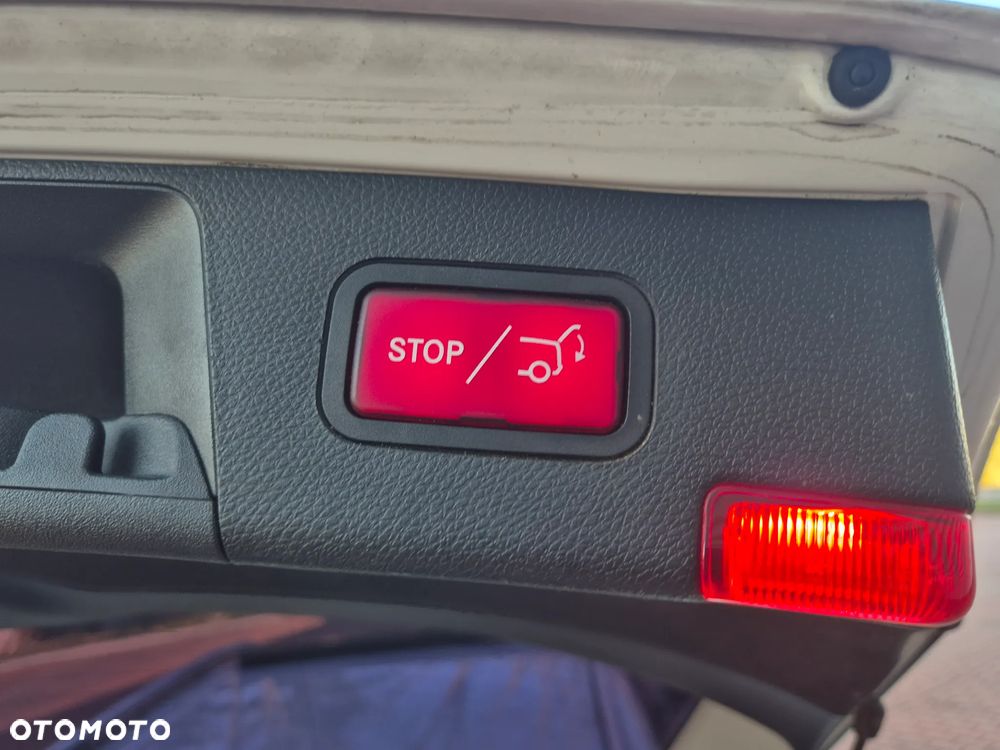 Mercedes-Benz Klasa C 350 CDI DPF (BlueEFFICIENCY) 7G-TRONIC Avantgarde - 19