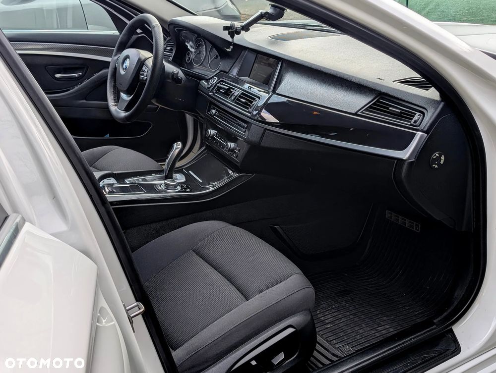 BMW Seria 5 520d xDrive - 9