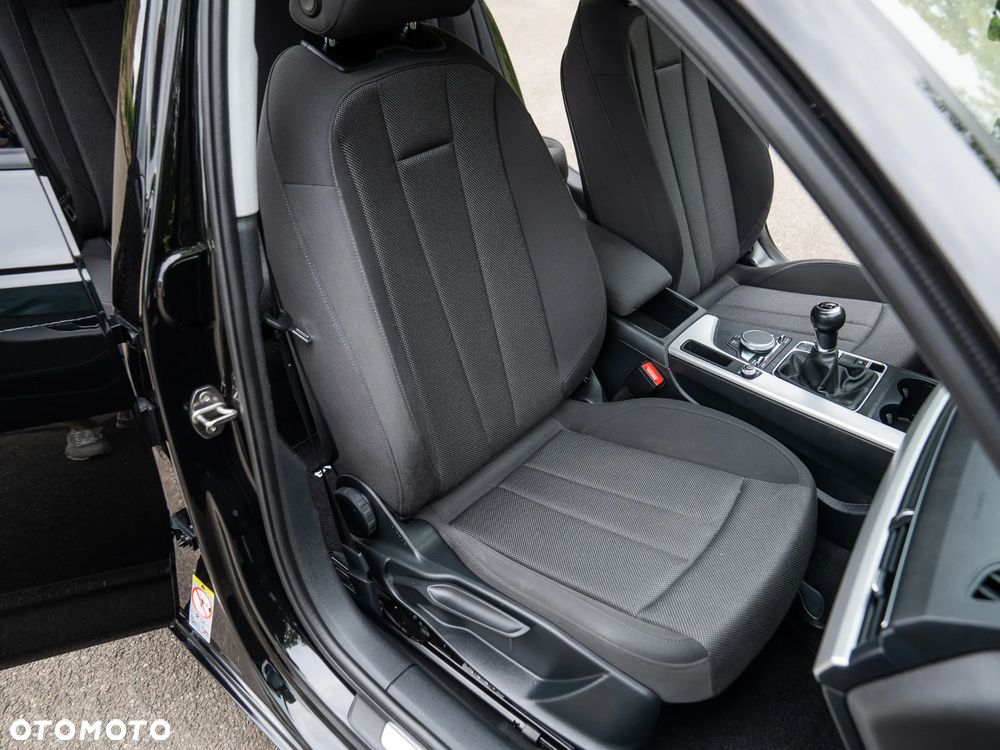 Audi A4 Avant 2.0 TDI Design - 25