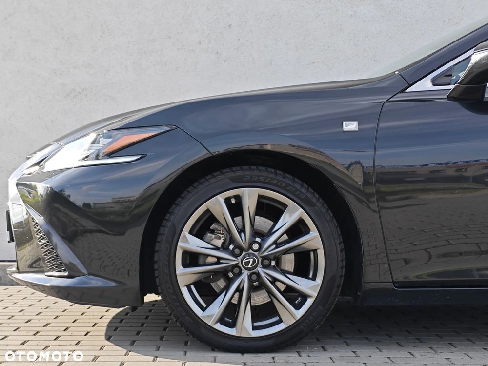 Lexus ES 300h F Sport Edition - 25