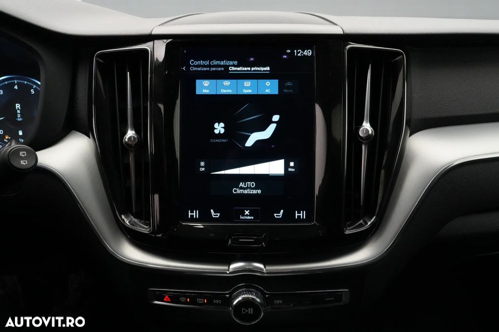 Volvo XC 60 B4 MHEV Momentum Pro - 24