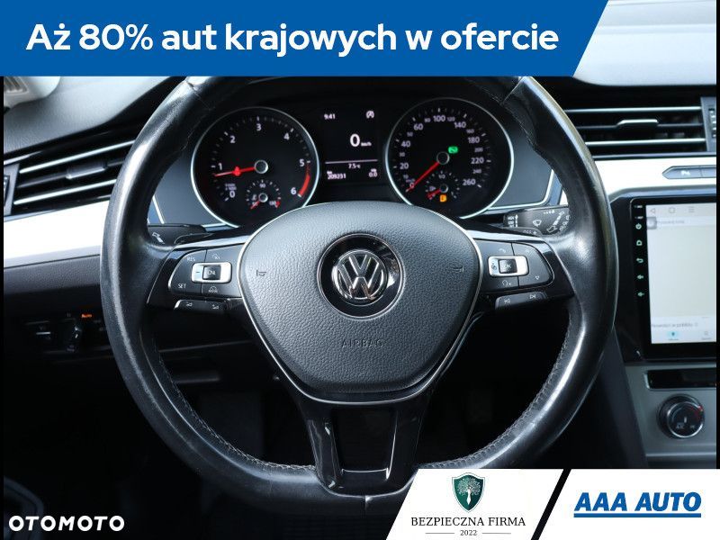 Volkswagen Passat - 21