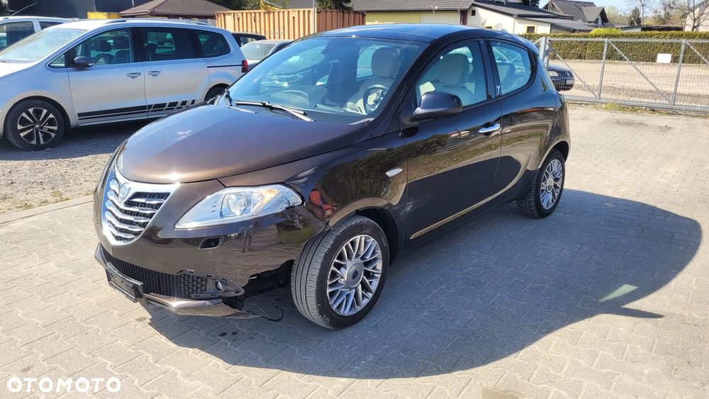 Lancia Ypsilon Y 0.9 TwinAir Turbo 8V Automatik Platinum - 2