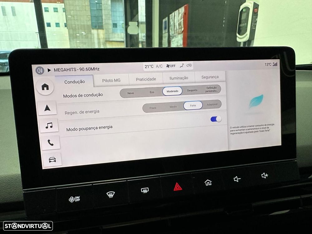 MG MG4 64 kWh Luxury - 38