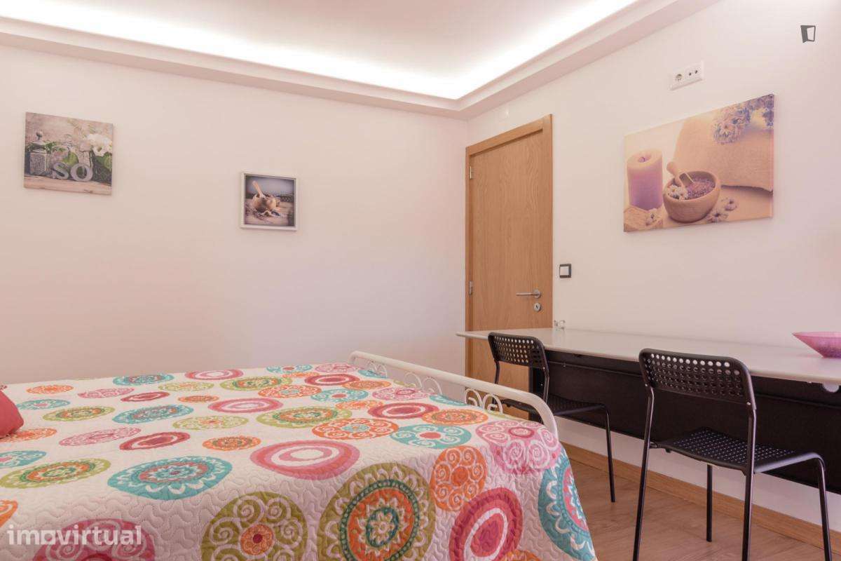 Quarto - localizado em Campolide Lisbon - Grande imagem: 4/13
