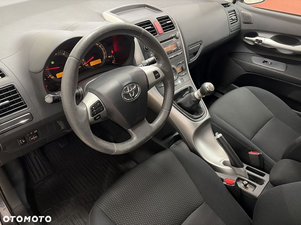 Toyota Auris 1.4 D-4D Luna - 11