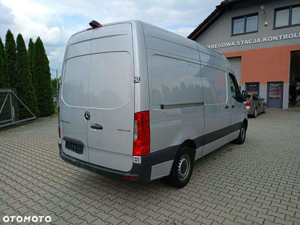 Mercedes-Benz Sprinter - 4