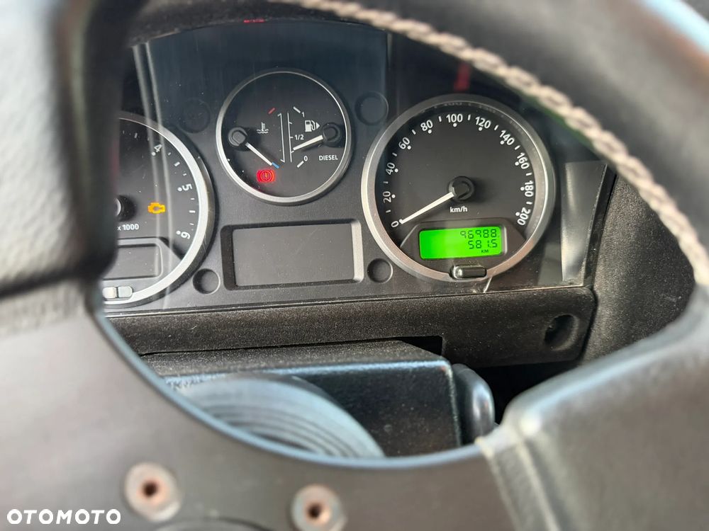 Land Rover Defender 2.4 TD4 E - 10