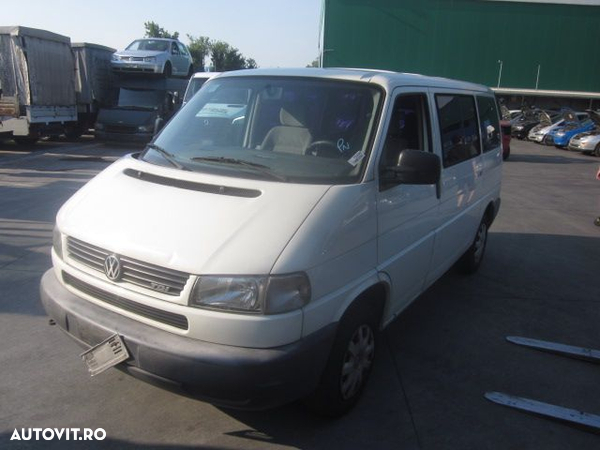 Dezmembrez VW Multivan T5 ,an 1998 , 2.5 TDI , tip motor ACV