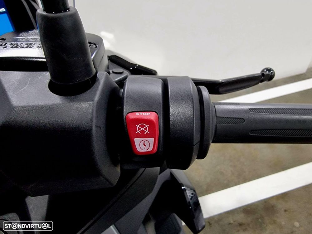 BMW C 400 X 400 X Triple Black - 12