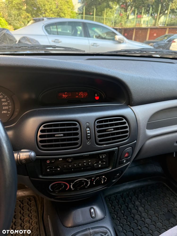 Renault Megane 1.4 RN 16V - 4