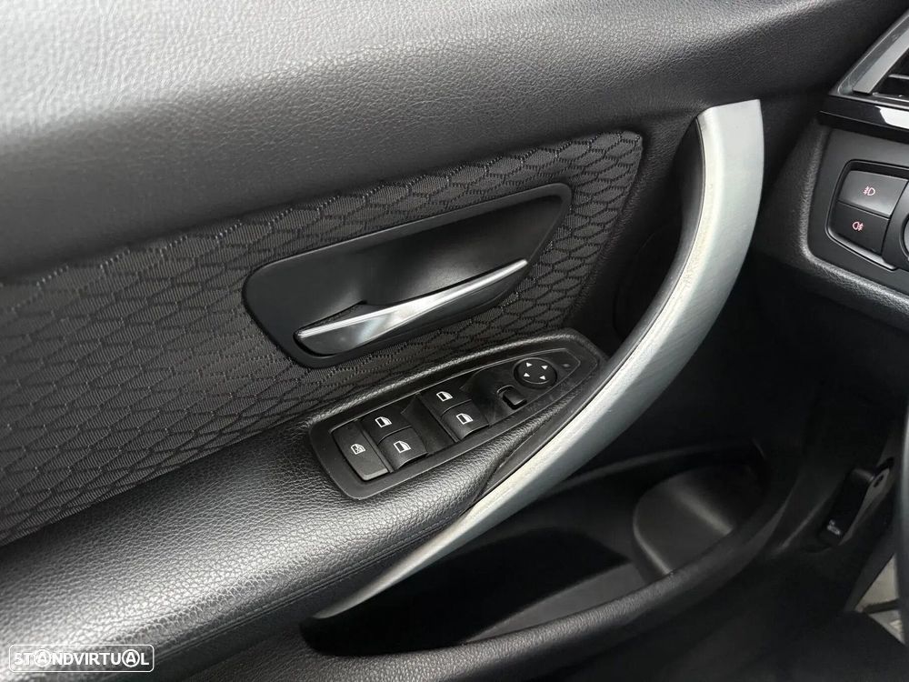 BMW 320 d Auto Pack M - 24