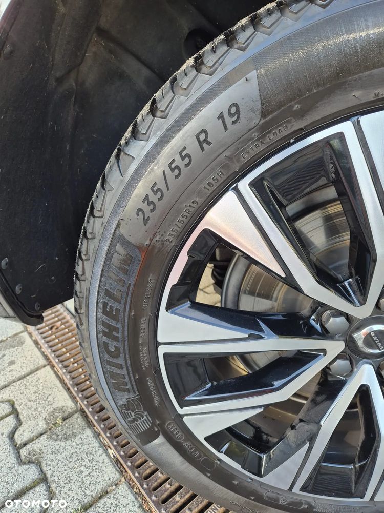 Volvo XC 60 B4 B Plus Dark - 32