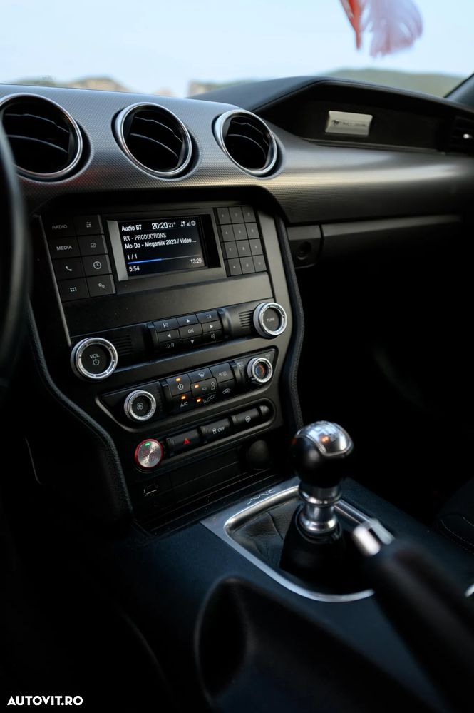 Ford Mustang 5.0 V8 GT - 14