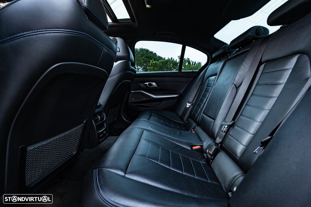 BMW 330 i Pack M Shadow Auto - 40