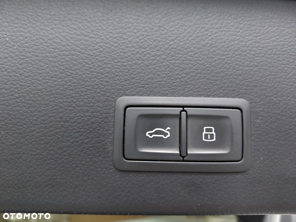 Audi A6 Avant 2.0 TDI Ultra S tronic - 38