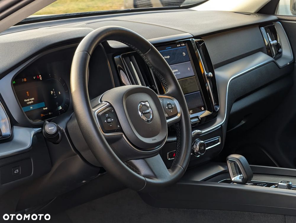 Volvo XC 60 B4 B Essential - 24