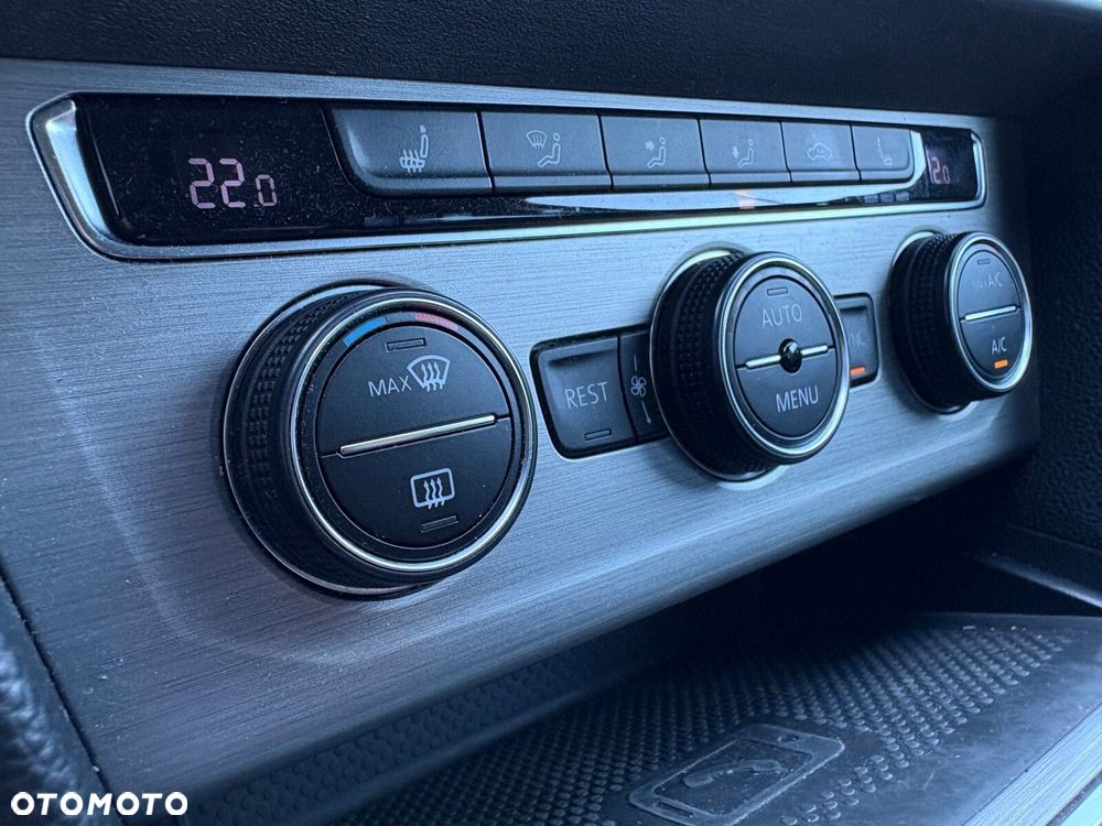 Volkswagen Passat - 28
