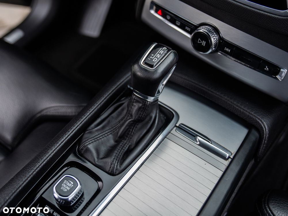 Volvo XC 90 B5 D AWD Geartronic Momentum Pro - 33