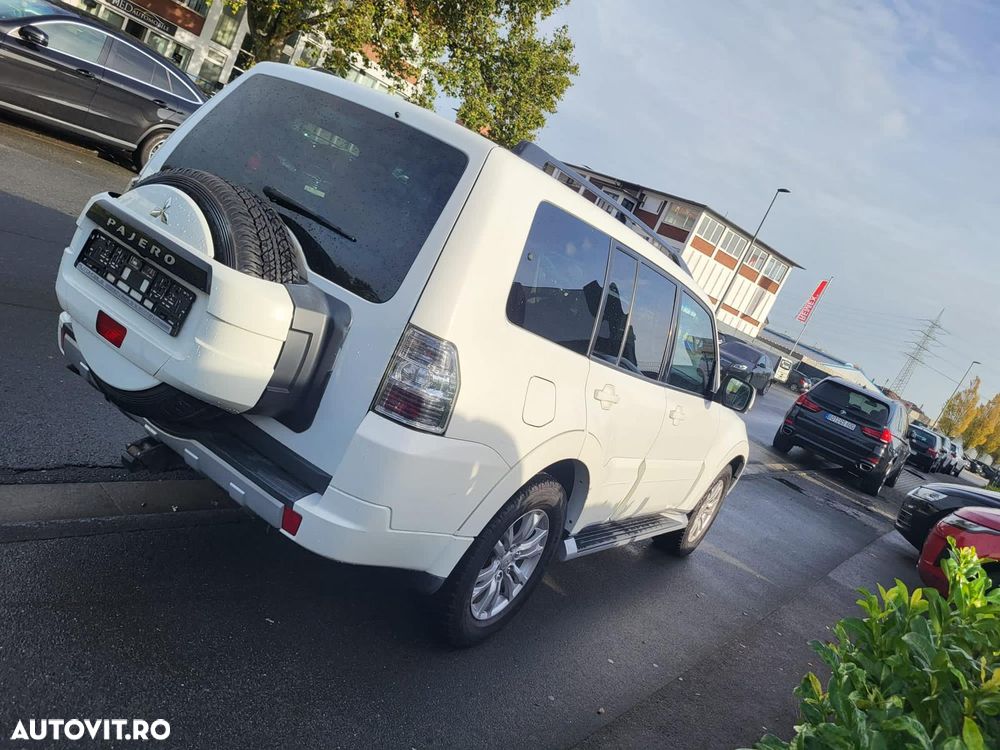 Mitsubishi Pajero LWB 3.2 DI-D Inform A04 - 4