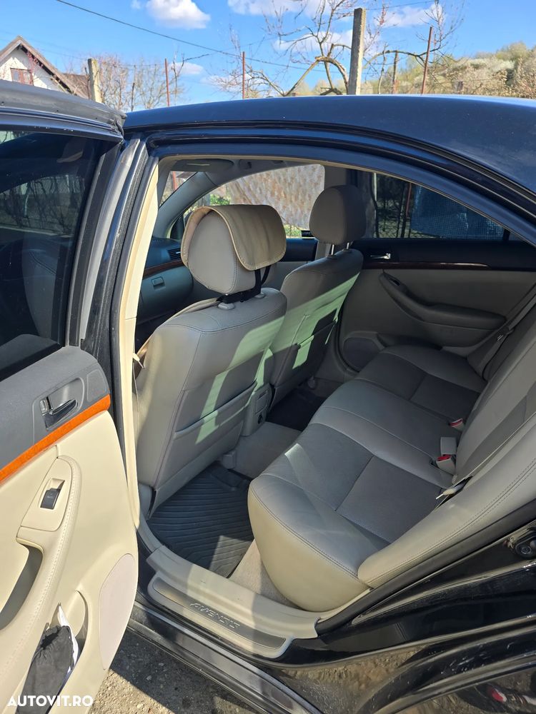 Toyota Avensis 2.2 D-4D Luxury - 9