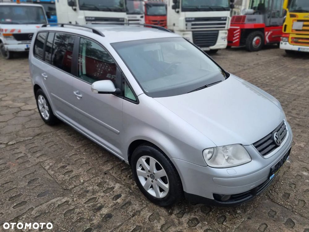 Volkswagen Touran - 16