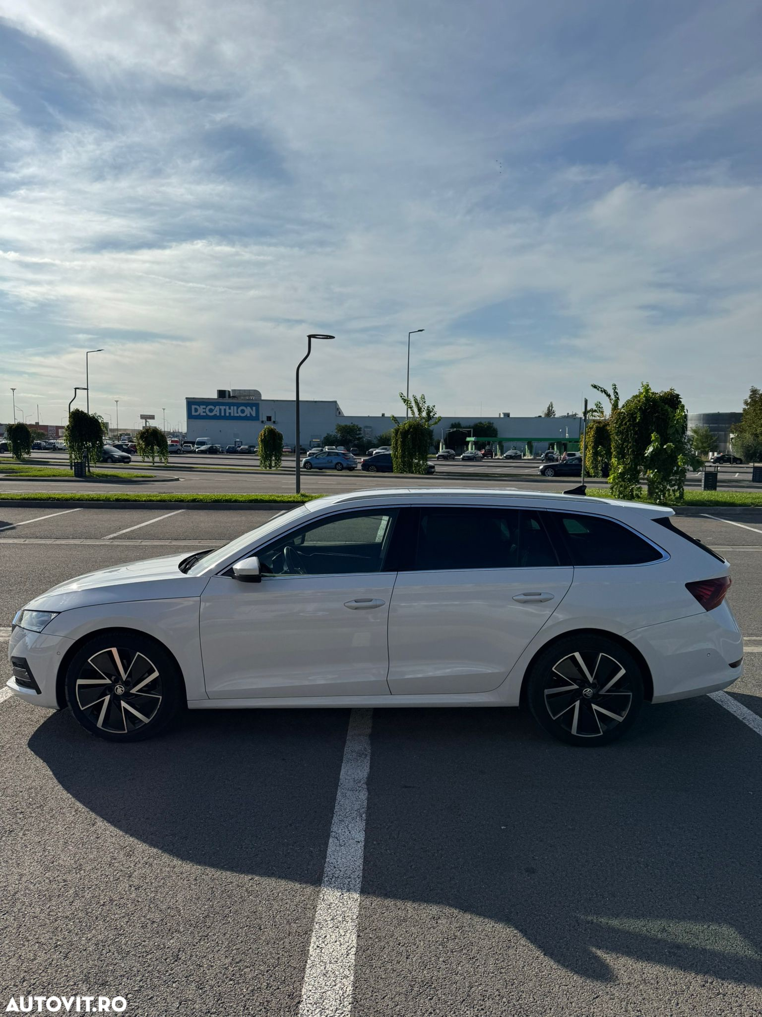 Skoda Octavia Combi 2.0 TDI DSG Edition Plus - 4