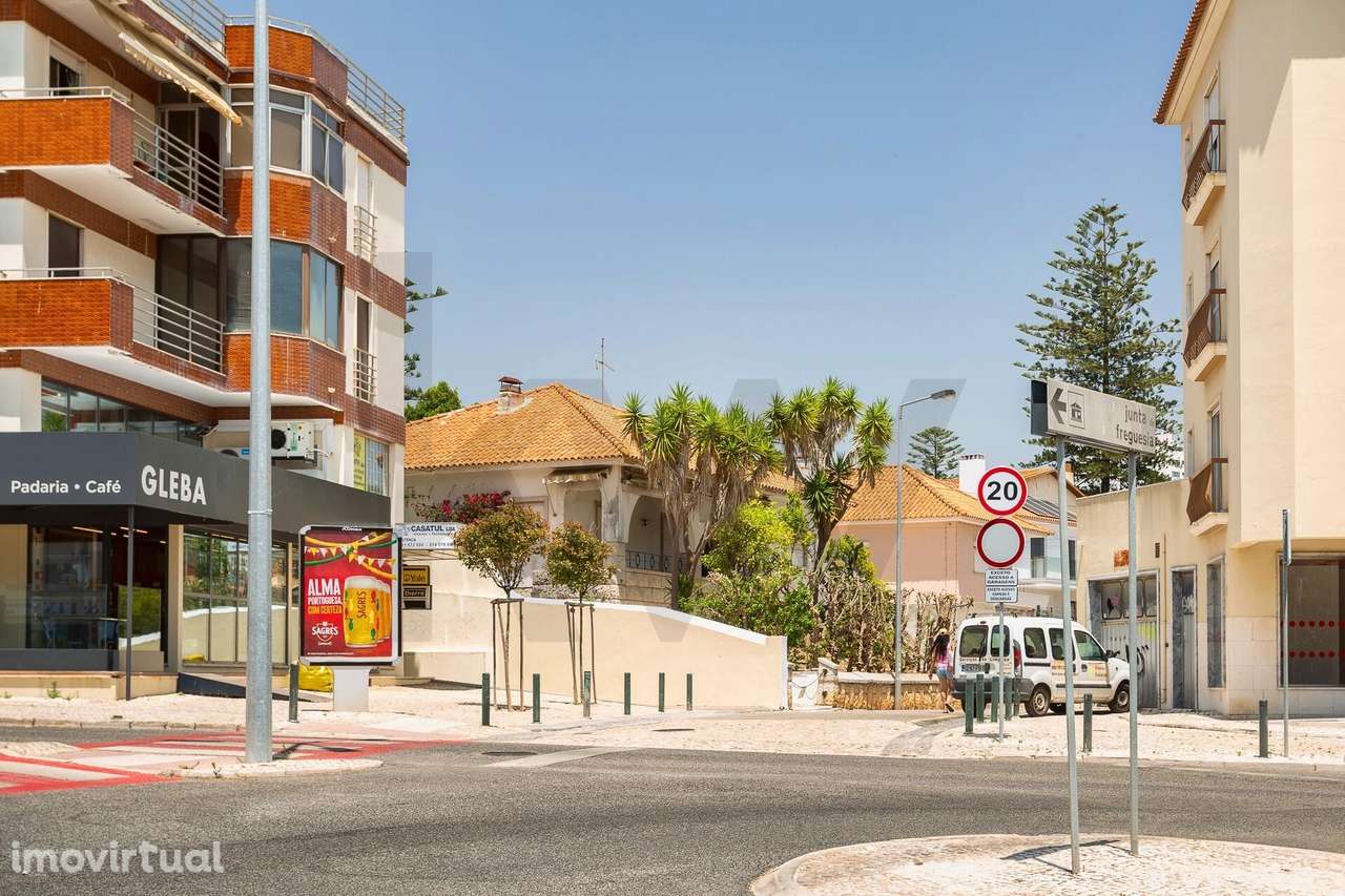 Parede, Cascais - Moradia T5 em terreno de 1065 m2 para investimento - Grande imagem: 4/53