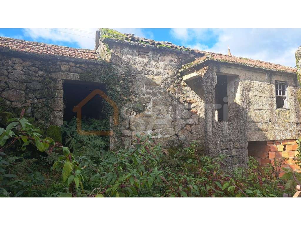 Moradia Antiga para Restauro - Grande imagem: 2/4