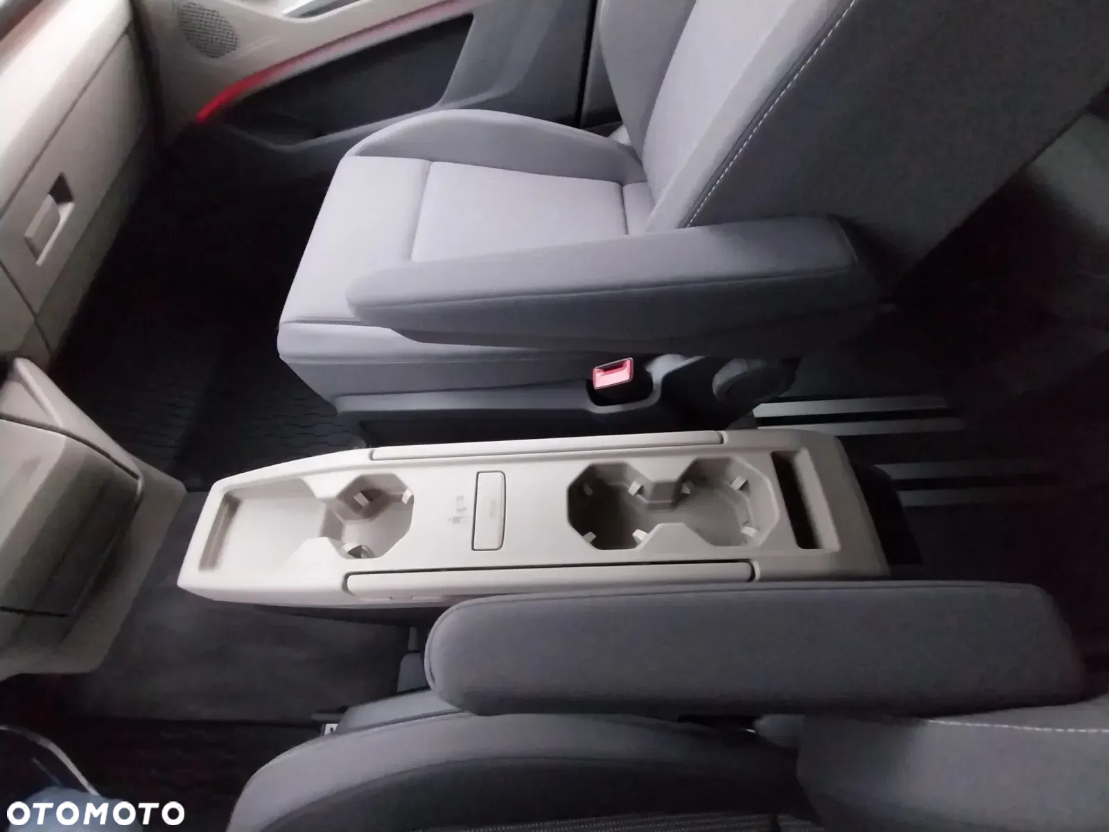 Volkswagen Multivan - 29