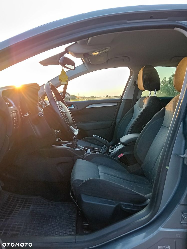 Citroën C4 1.6 HDi Attraction - 2
