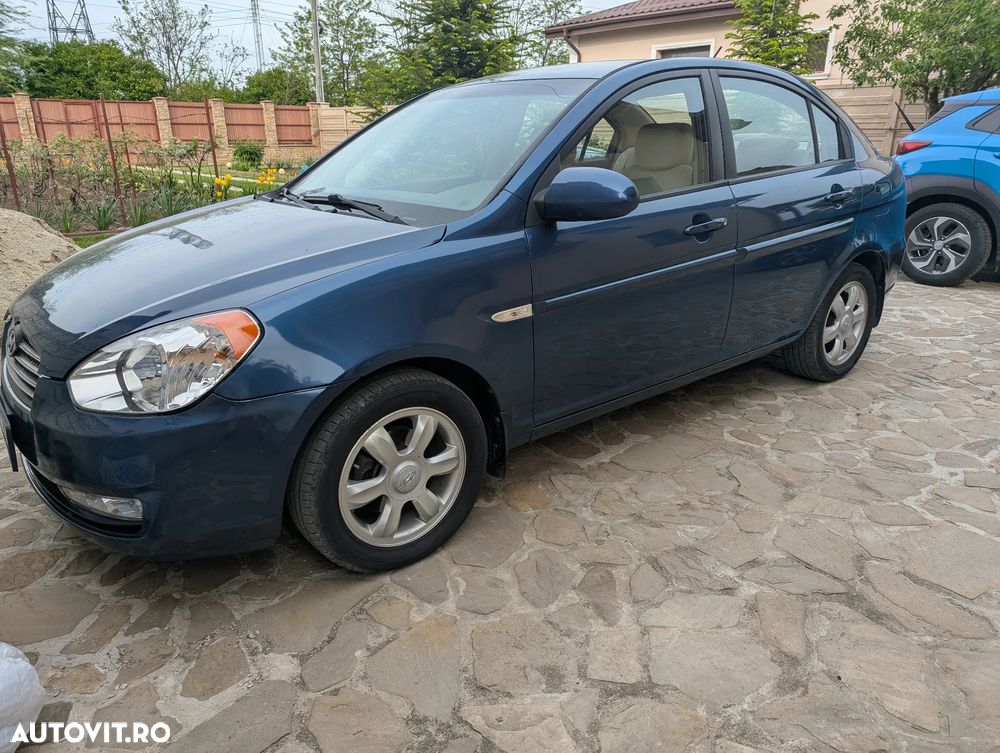Hyundai Accent - 1