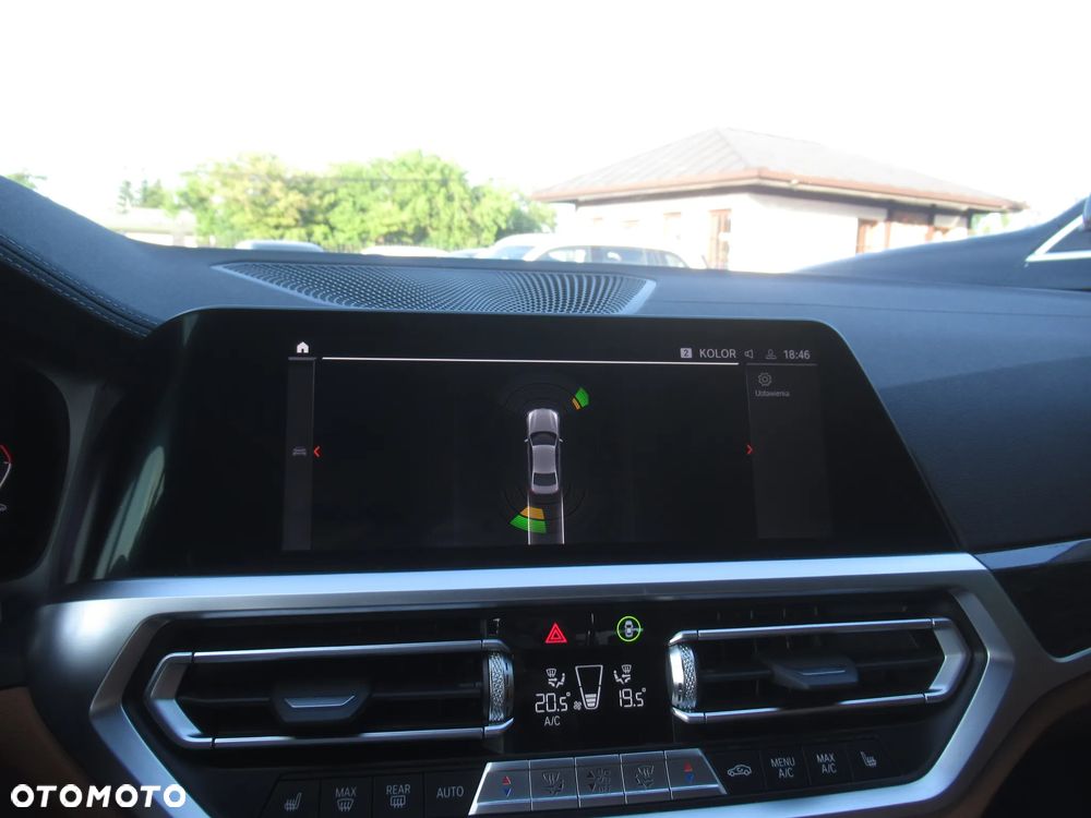 BMW Seria 3 318i Luxury Line - 37